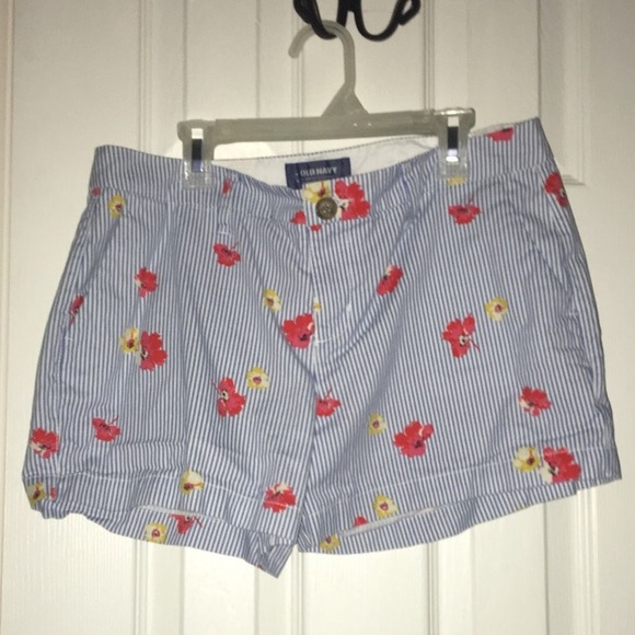 Old navy shorts - Picture 3 of 3